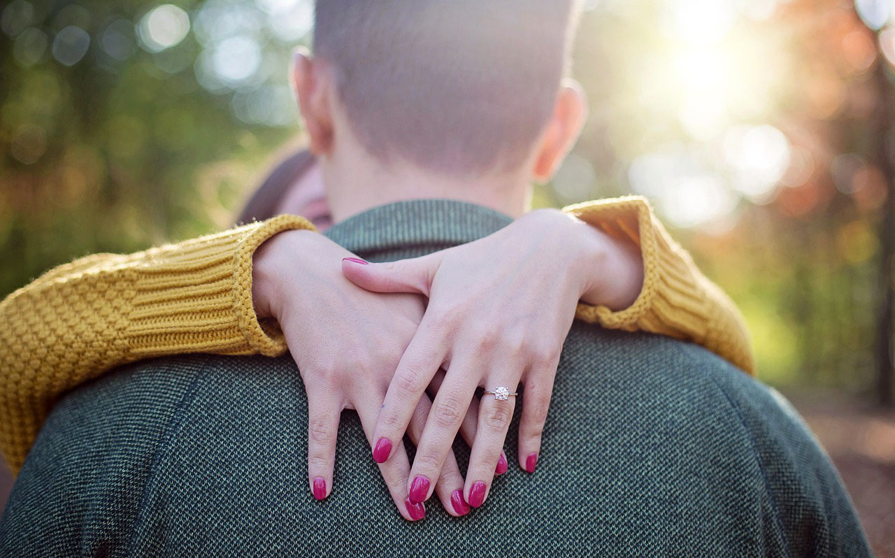 Βρείτε ξανά τη Σύνδεση: Πώς η Συναισθηματικά Εστιασμένη Θεραπεία Αναζωογονεί τη Σχέση  του Ζευγαριού